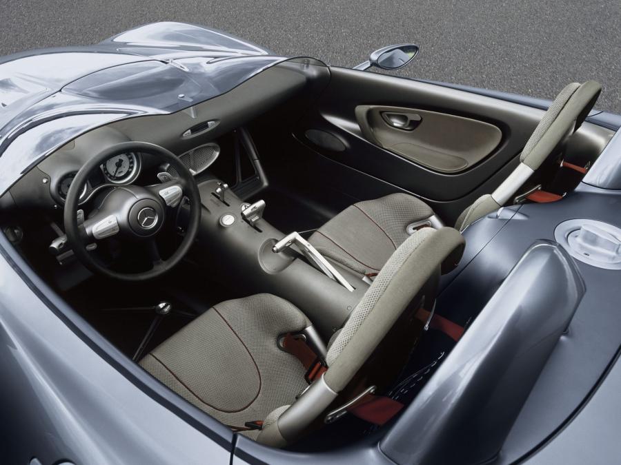  Mercedes-Benz F400 Carving Concept 2001 года  (фото 14 из 21)